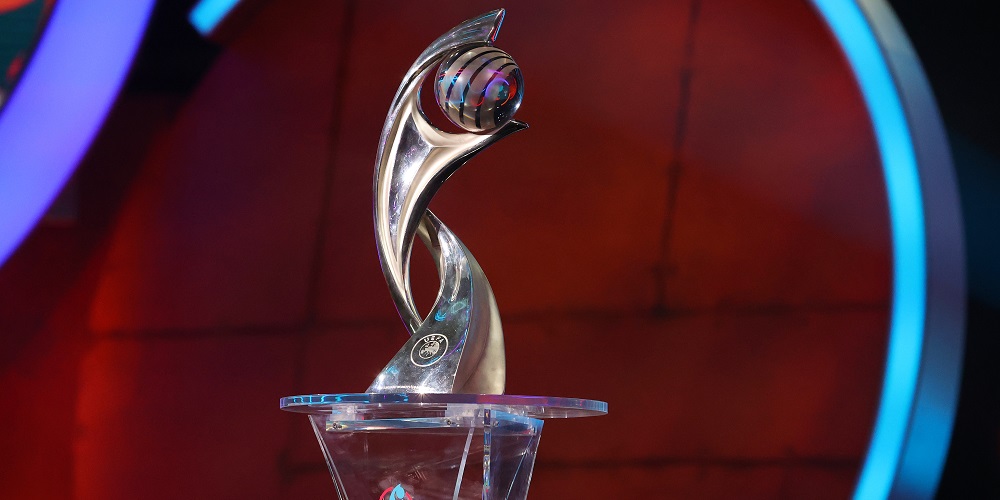 Pokalen fra kvinnenes EM i 2022 Photo: UEFA via Getty Images